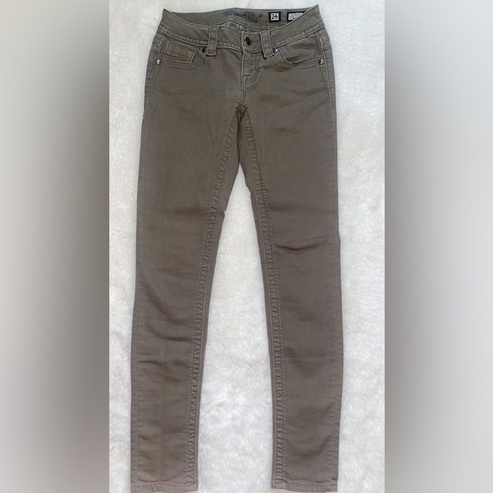 Miss Me Signature Skinny Jeans